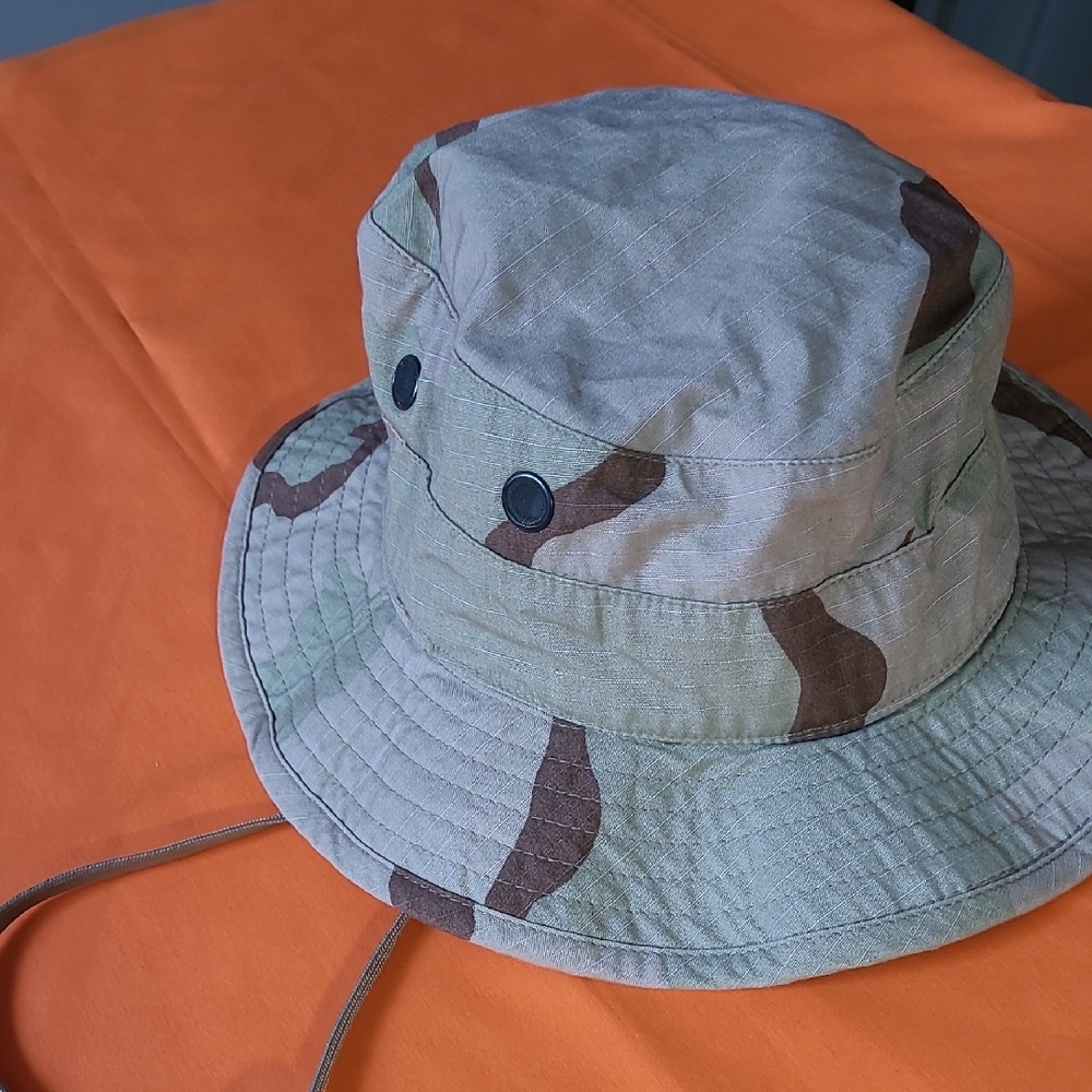 Propper authent Boonie Hat 4 Vent holes adjustable chin strap. 2 1/2 " Rim. Nnt